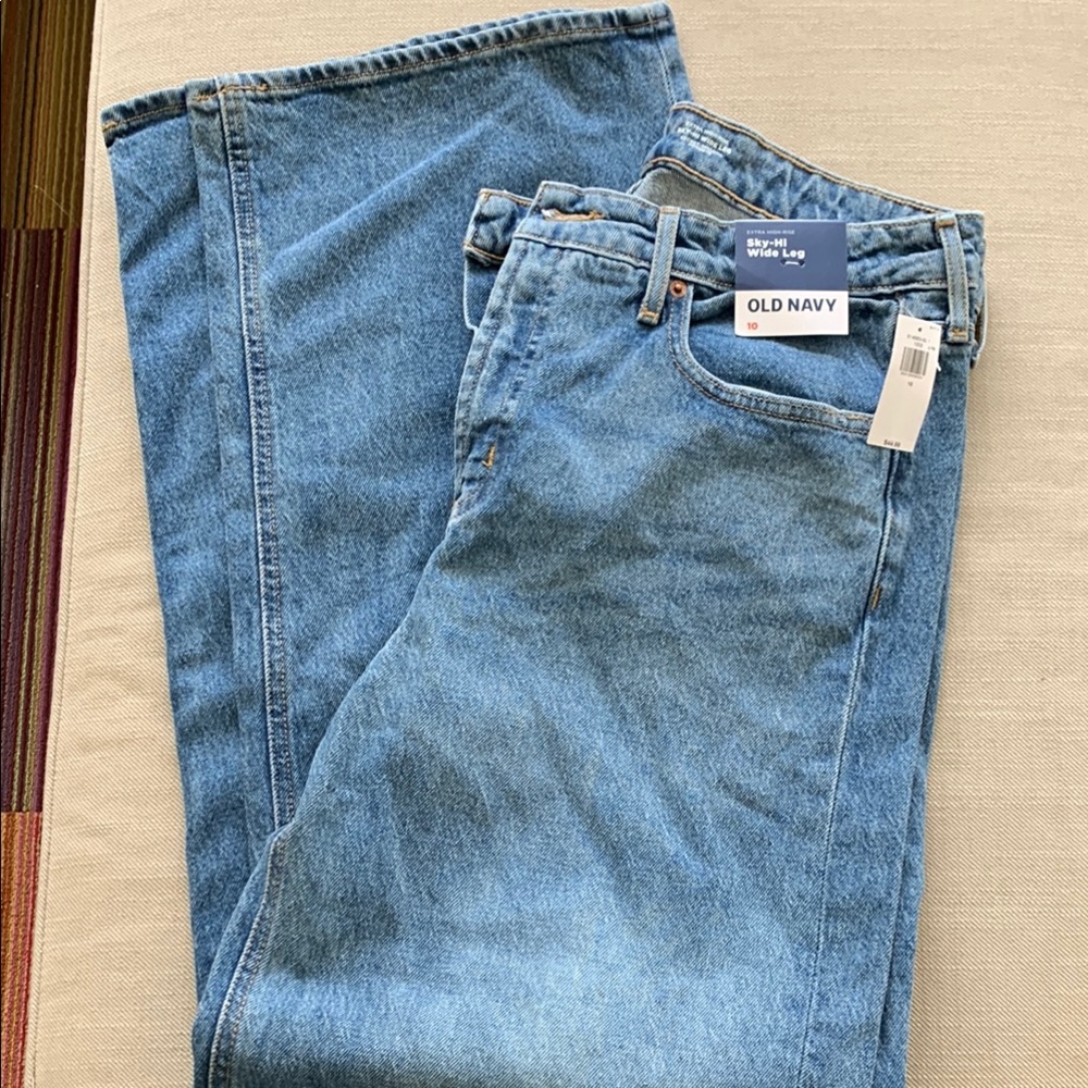 Old Navy women’s sky -high wide leg Blue Jeans size 10 new